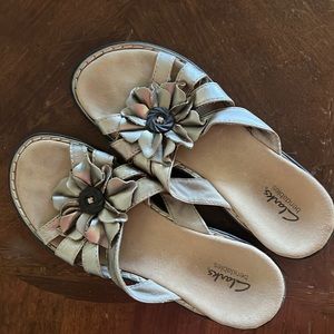 Clarks sandals size 7m